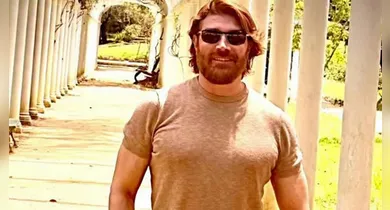 Imagem ilustrativa da notícia: Dublador de Thommy Shelby do Paeky Blinders é levado a hospital