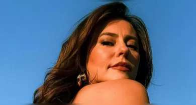 Imagem ilustrativa da notícia: Paolla Oliveira celebra 44 anos com vestido ousadíssimo; veja