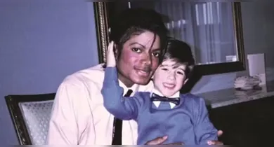 Imagem ilustrativa da notícia: Michael Jackson teria abusado de criança na casa de Elton John