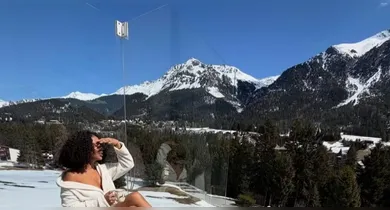 Imagem ilustrativa da notícia: Valéria Valenssa posa de camisola transparente na neve da Suíça