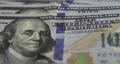 Imagem ilustrativa da notícia: Dólar fecha abaixo de R$ 5 após mais de dois anos