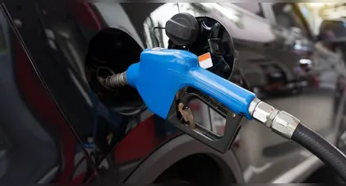 Imagem ilustrativa da notícia: Petróleo dispara e ameaça preços da gasolina no Brasil