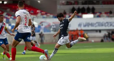 Imagem ilustrativa da notícia: “Vi o quão grande o clube é”, diz Taliari após estreia no Remo