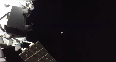 Imagem ilustrativa da notícia: Missão Artemis II já está mais perto da Lua do que da Terra