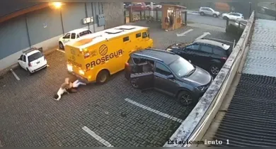 Imagem ilustrativa da notícia: Carro-forte em marcha à ré atropela mulheres em estacionamento 