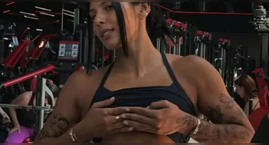 Imagem ilustrativa da notícia: Ana Castela exibe abdômen definido e chama atenção na web