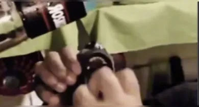 Imagem ilustrativa da notícia: Vídeo mostra jovens obrigando cachorro a tomar bebida alcóolica