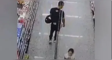 Imagem ilustrativa da notícia: Homem é preso por filmar crianças em shopping e vender vídeos