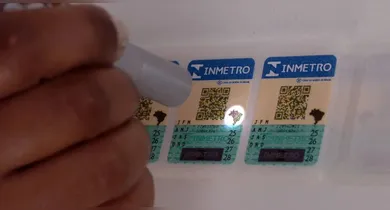 Imagem ilustrativa da notícia: Selos do Inmetro para capacete, extintor e GNV vencem em março