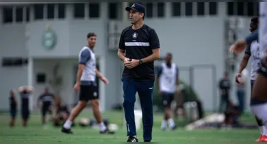 Imagem ilustrativa da notícia: Léo Condé analisa derrota para o Flamengo e pede paciência em meio à reformulação