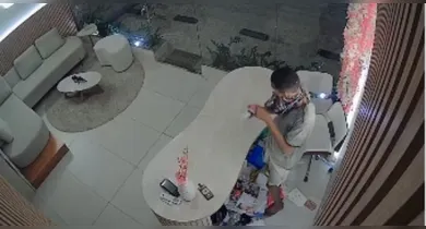 Imagem ilustrativa da notícia: Vídeo: clínica de estética é invadida e furtada em Belém