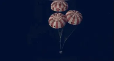 Imagem ilustrativa da notícia: Artemis II volta à Terra após viagem histórica; veja o momento