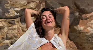 Imagem ilustrativa da notícia: Thaila Ayala usa biquíni diferentão e Renato Góes se derrete
