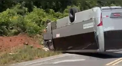Imagem ilustrativa da notícia: Colisão entre carro e van deixa uma pessoa morta no Pará