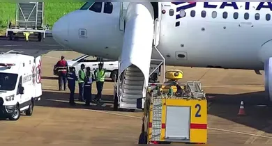 Imagem ilustrativa da notícia: Passageiros enfrentam susto em voo após carregador pegar fogo