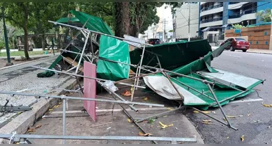 Imagem ilustrativa da notícia: Ventania destrói barracas na Praça da República, em Belém