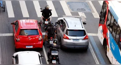 Imagem ilustrativa da notícia: Regras para ciclomotores começam a valer nesta quinta-feira (01)