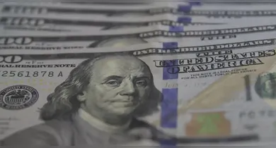 Imagem ilustrativa da notícia: Dólar fecha em queda com redução de preocupações com Venezuela