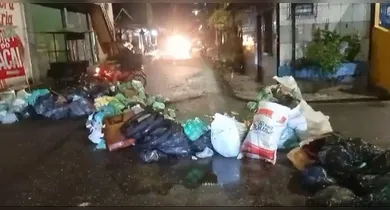 Imagem ilustrativa da notícia: Vídeo: moradores de Ananindeua fecham rua da delegacia do Jaderlândia com lixo