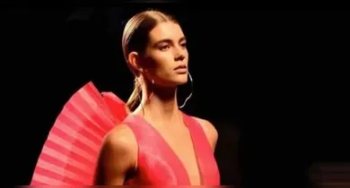 Imagem ilustrativa da notícia: Filha de ex-jogador, modelo é encontrada morta em casa