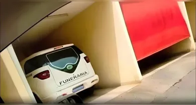 Imagem ilustrativa da notícia: Carro funerário é flagrado em motel e vira piada na web