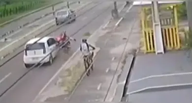 Imagem ilustrativa da notícia: Motorista foge após atropelar irmãos ciclistas em Castanhal