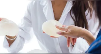 Imagem ilustrativa da notícia: Nova técnica promete aumentar seios sem cirurgia; entenda