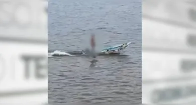 Imagem ilustrativa da notícia: Vídeo: nu em rabeta, homem se masturba no meio de rio no Pará