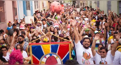 Imagem ilustrativa da notícia: "Carnavalzaço" reúne blocos tradicionais nas ruas da Cidade Velha