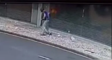 Imagem ilustrativa da notícia: Vídeo: homem em situação de rua é incendiado em Curitiba