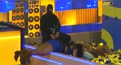 Imagem ilustrativa da notícia: VÍDEO: BBB exibe momento íntimo entre Chaiany e Marciele