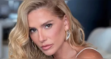 Imagem ilustrativa da notícia: Deborah Secco posta foto de biquíni na beira da piscina. Veja fotos!