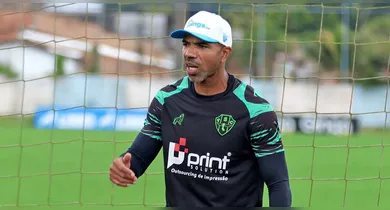 Imagem ilustrativa da notícia: Do improviso ao CT: Emerson vê virada no Paysandu após retorno