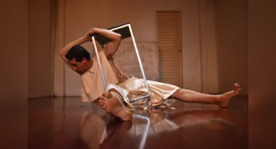 Imagem ilustrativa da notícia: Espetáculo transforma saudade e memórias de família em dança