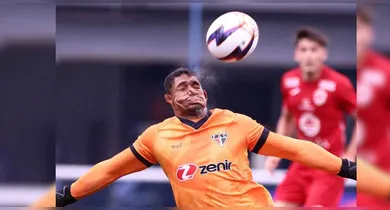 Imagem ilustrativa da notícia: Goleiro do Ferroviário faz defesa inusitada e viraliza na web