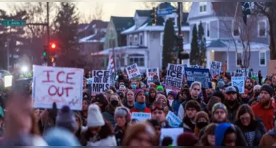 Imagem ilustrativa da notícia: Protestos se espalham por todo os EUA após morte em ação do ICE