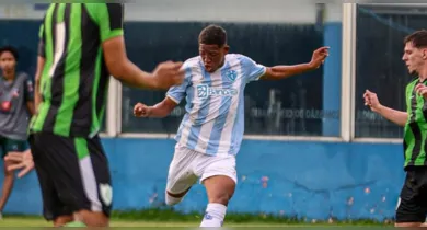 Imagem ilustrativa da notícia: Paysandu paga premiação e Klayvert surpreende ao presentear a mãe