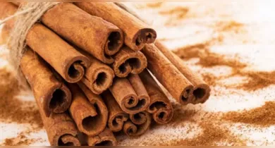 Imagem ilustrativa da notícia: Aprenda o banho de descarrego com rosas e canela