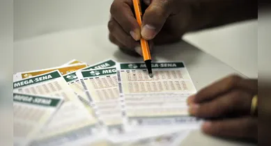 Imagem ilustrativa da notícia: Aposta leva R$ 27 mil e prêmio da Mega-Sena acumula em R$ 105 milhões