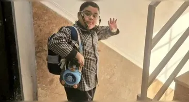 Imagem ilustrativa da notícia: Menino acena para a mãe antes de morrer em ataque e foto viraliza