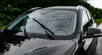 Imagem ilustrativa da notícia: Uso do limpador de para-brisa pode gerar multa? Entenda