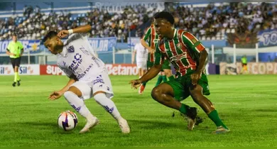 Imagem ilustrativa da notícia: Paysandu ganha de virada e se mantém na disputa da Copa Norte