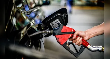 Imagem ilustrativa da notícia: Cessar-fogo entre EUA e Irã derruba preço do petróleo e impacta Brasil