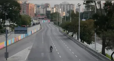 Imagem ilustrativa da notícia: Ataque dos EUA deixa Caracas com ruas vazias e filas no comércio