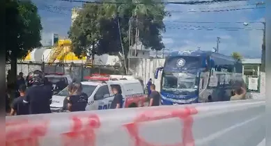 Imagem ilustrativa da notícia: Torcedores recebem Remo com protesto no aeroporto após eliminação
