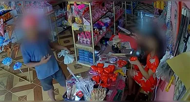 Imagem ilustrativa da notícia: VÍDEO: vendedora usa vassoura para expulsar homem após atos obscenos