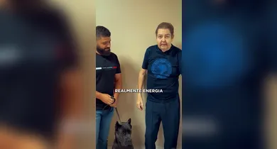 Imagem ilustrativa da notícia: Faustão aparece em pé ao lado dos pets em vídeo raro nas redes