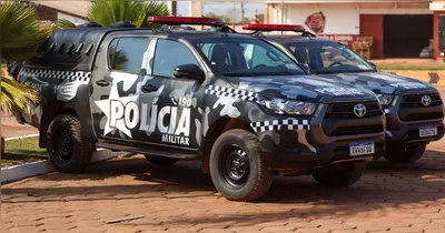 foram apreendidos uma pistola, uma espingarda, munições e dois aparelhos celulares