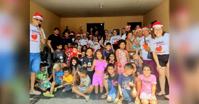 'Amigos da 41' entregam as doações durante uma grande festa solidária de Natal.