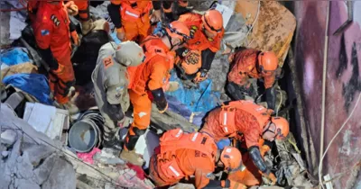 Bombeiros trabalharam durante a madrugada para resgatar vítimas de desabamento.